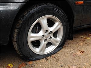 Прокол – не прикол. Что делать, если колесо спустило?